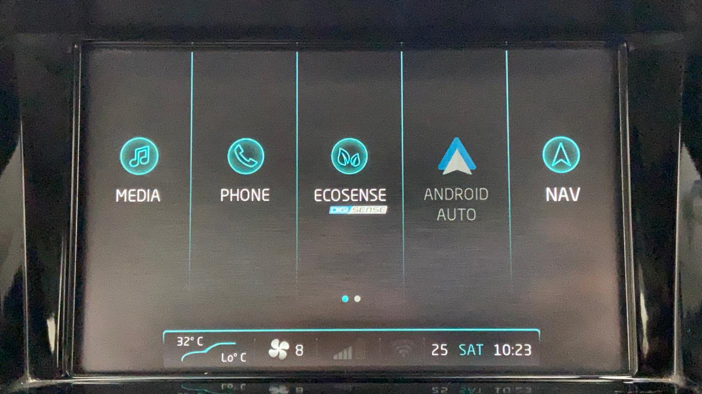 2018 Mahindra XUV500 W9, Diesel, Manual, 47,970 km, Apple CarPlay and Android Auto