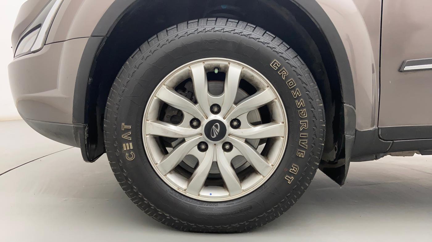 2018 Mahindra XUV500 W9, Diesel, Manual, 47,970 km, Left Front Wheel