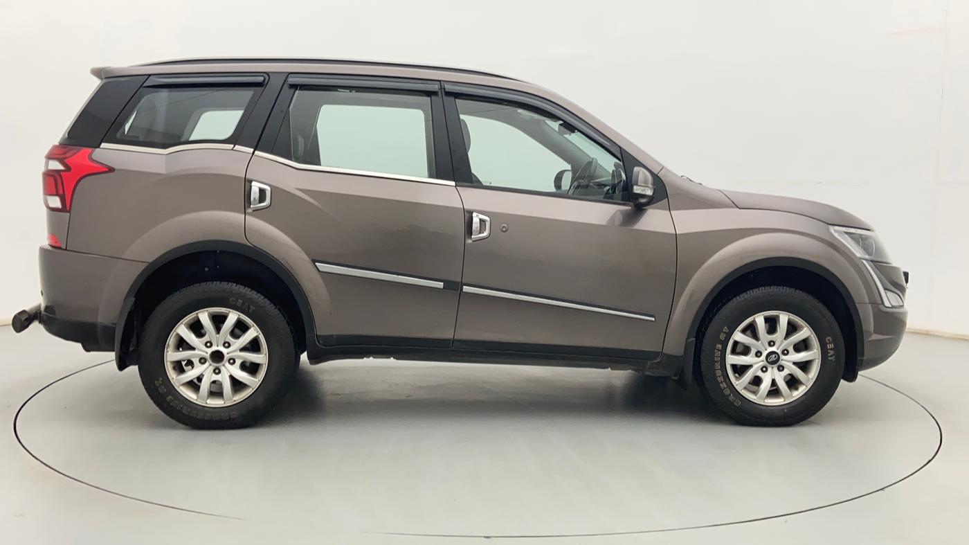 2018 Mahindra XUV500 W9, Diesel, Manual, 47,970 km, Right Side View