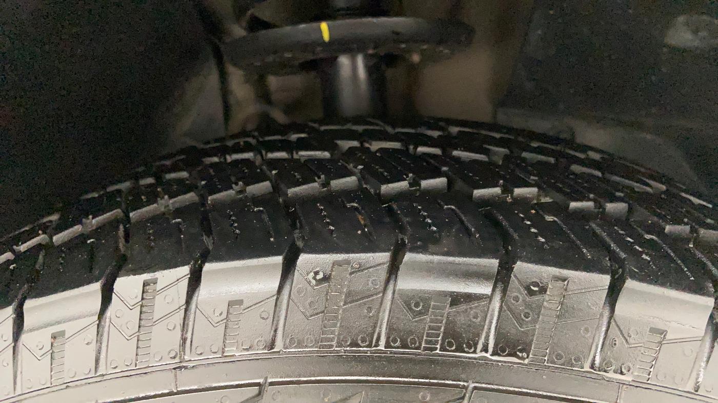 2018 Mahindra XUV500 W9, Diesel, Manual, 47,970 km, Right Front Tyre Tread