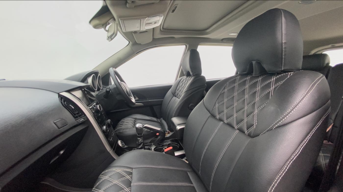 2018 Mahindra XUV500 W9, Diesel, Manual, 47,970 km, Right Side Front Door Cabin