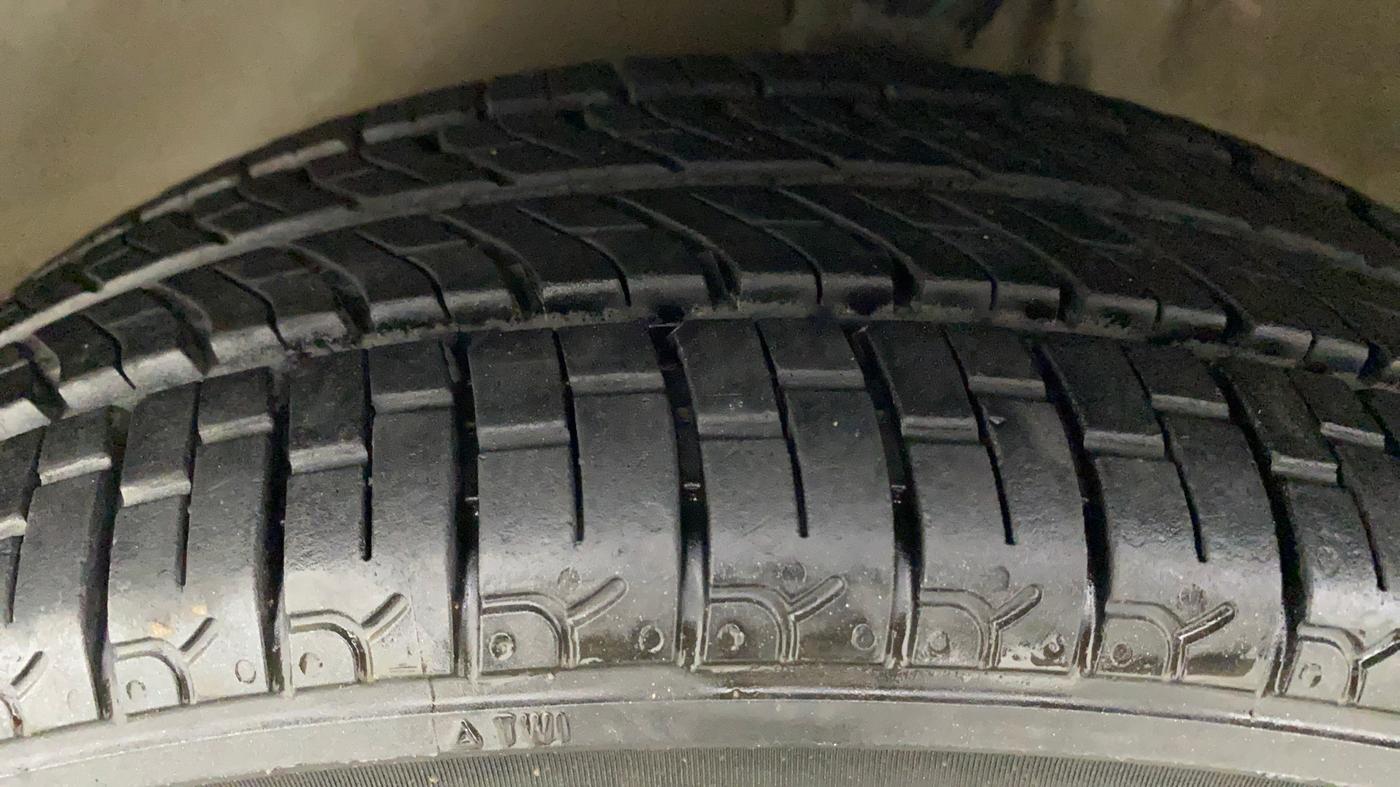 2012 Maruti Alto K10 VXI, Petrol, Manual, 44,082 km, Left Front Tyre Tread