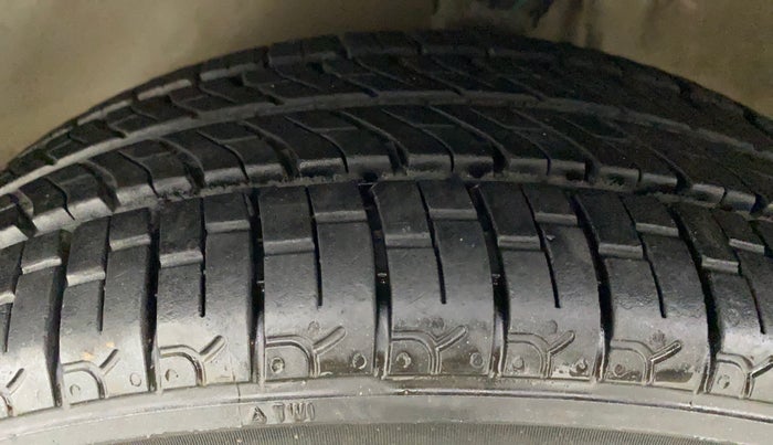 2012 Maruti Alto K10 VXI, Petrol, Manual, 44,082 km, Left Front Tyre Tread