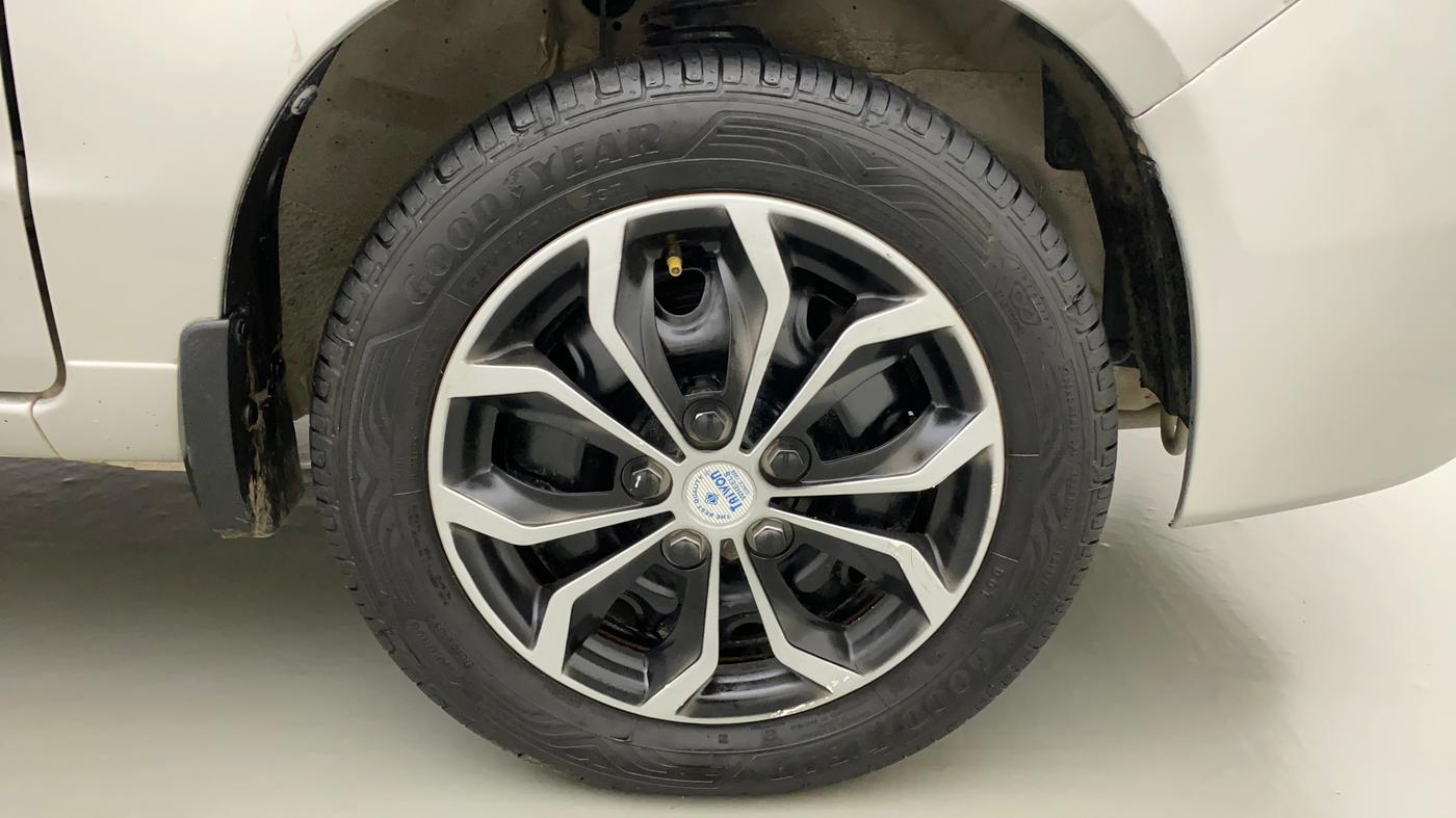 2012 Maruti Alto K10 VXI, Petrol, Manual, 44,082 km, Right Front Wheel