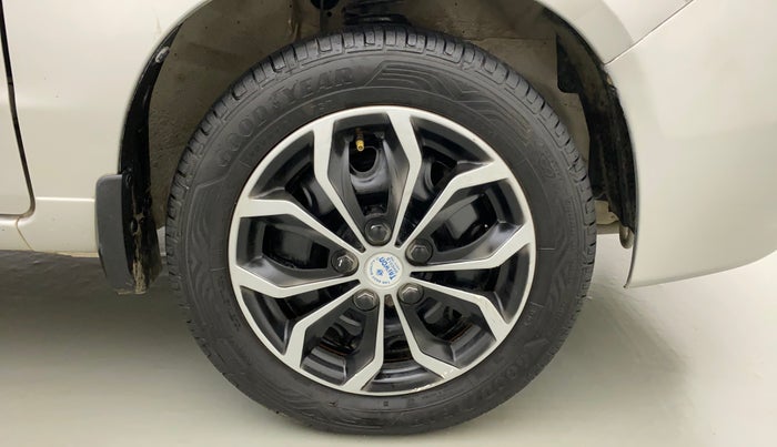 2012 Maruti Alto K10 VXI, Petrol, Manual, 44,082 km, Right Front Wheel