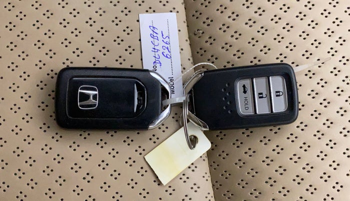 2021 Honda City 1.5L I-VTEC V MT 5TH GEN, CNG, Manual, 44,688 km, Key Close Up