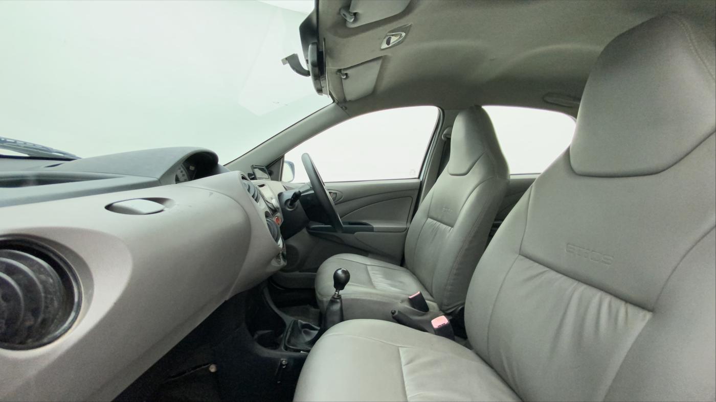 2011 Toyota Etios G, Petrol, Manual, 46,171 km, Right Side Front Door Cabin