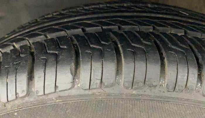 2011 Toyota Etios G, Petrol, Manual, 46,171 km, Left Front Tyre Tread