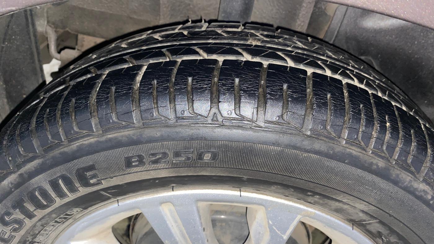 2017 Tata Tiago XZ PETROL, Petrol, Manual, 13,888 km, Right Rear Tyre Tread