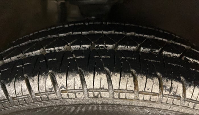 2016 Maruti Alto 800 LXI, Petrol, Manual, 65,591 km, Right Front Tyre Tread