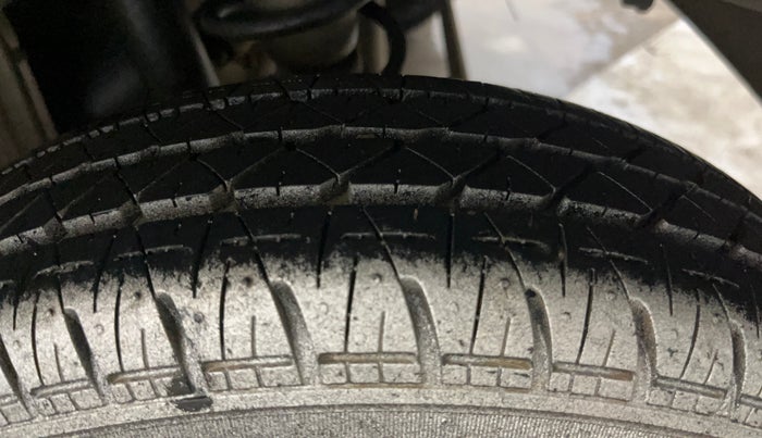 2016 Maruti Alto 800 LXI, Petrol, Manual, 65,591 km, Left Rear Tyre Tread
