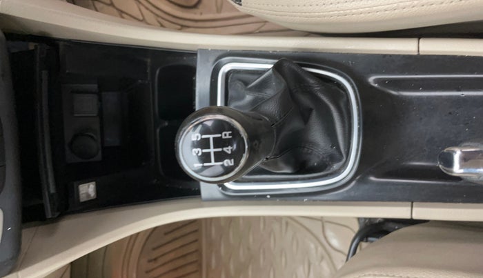 2015 Maruti Ciaz ZXI, Petrol, Manual, 92,340 km, Gear Lever