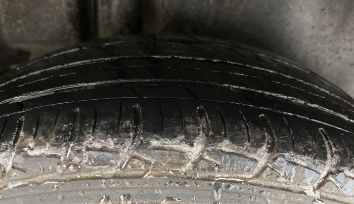 2015 Maruti Ciaz ZXI, Petrol, Manual, 92,340 km, Right Rear Tyre Tread