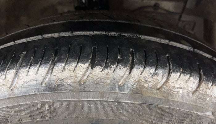 2015 Maruti Ciaz ZXI, Petrol, Manual, 92,340 km, Right Front Tyre Tread