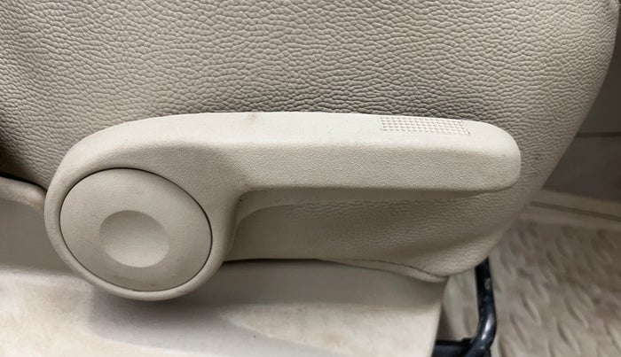 2015 Maruti Ciaz ZXI, Petrol, Manual, 92,340 km, Driver Side Adjustment Panel