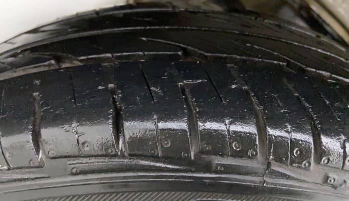 2011 Maruti Zen Estilo VXI, Petrol, Manual, 69,129 km, Right Rear Tyre Tread