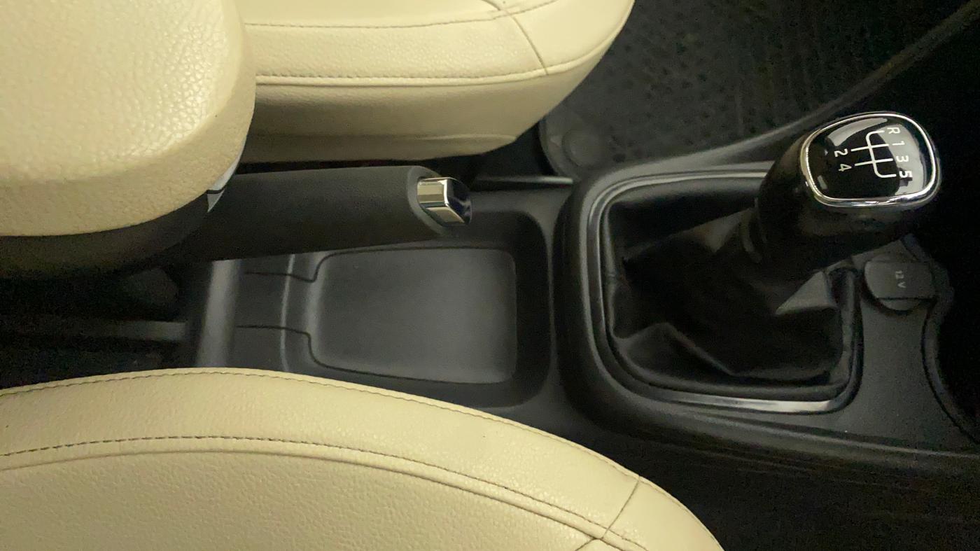 2018 Skoda Rapid STYLE 1.6 MPI, Petrol, Manual, 59,936 km, Gear Lever