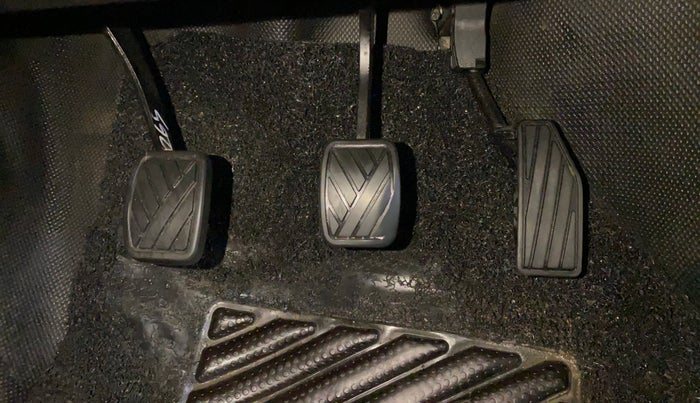 2018 Maruti Baleno DELTA 1.2 K12, Petrol, Manual, 90,508 km, Pedals