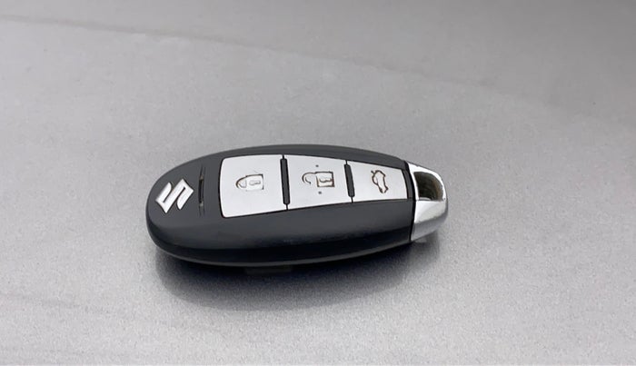2016 Maruti Ciaz ZXI AT, Petrol, Automatic, 1,01,990 km, Lock system - Keyless sensor not working