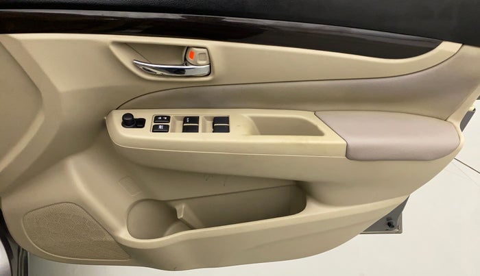 2016 Maruti Ciaz ZXI AT, Petrol, Automatic, 1,01,990 km, Driver Side Door Panels Control