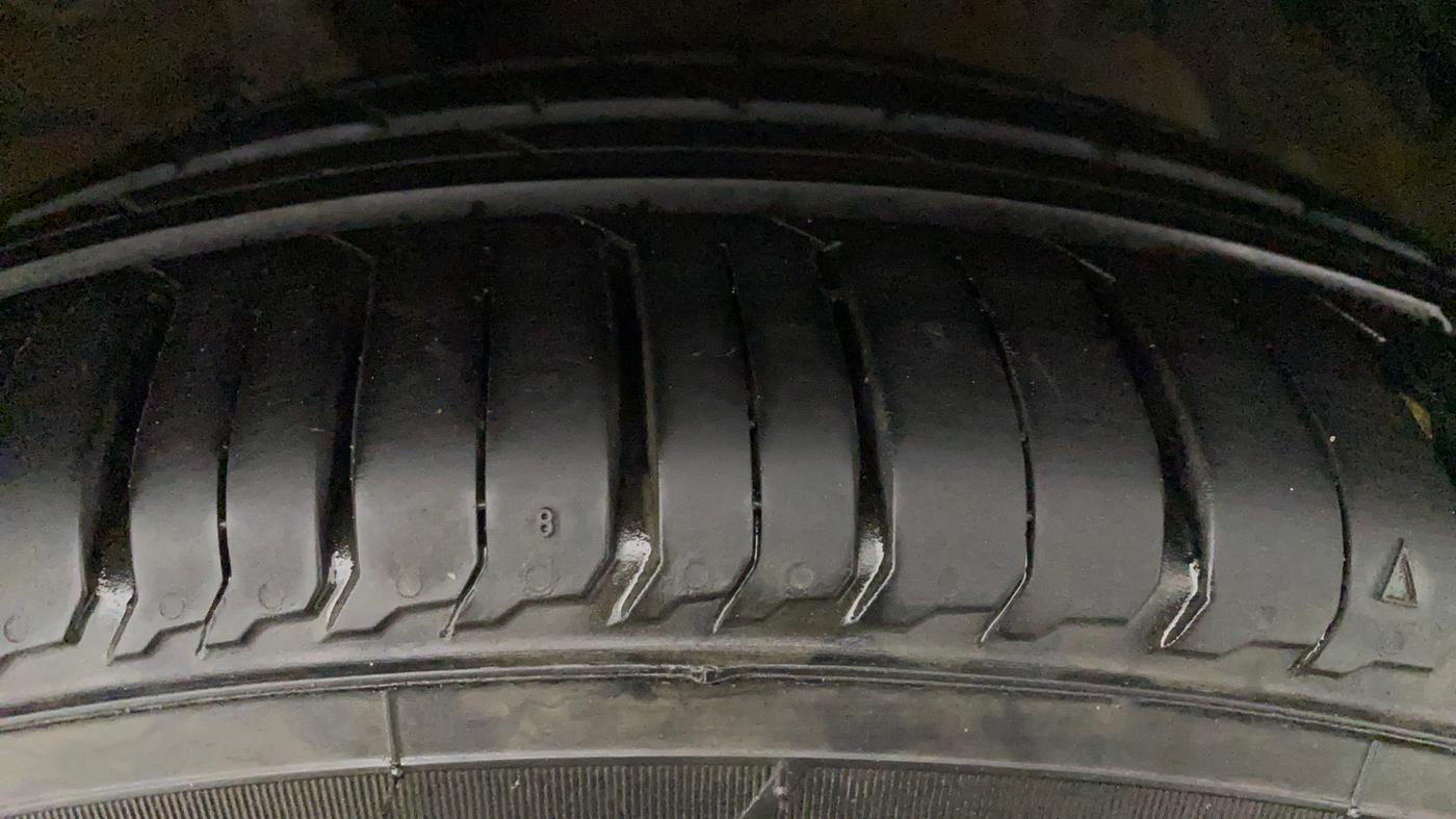 2016 Maruti Ciaz ZXI AT, Petrol, Automatic, 1,01,990 km, Left Front Tyre Tread