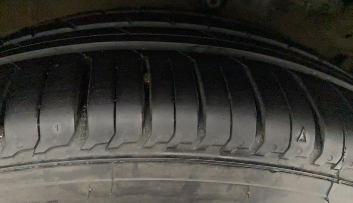 2016 Maruti Ciaz ZXI AT, Petrol, Automatic, 1,01,990 km, Right Rear Tyre Tread