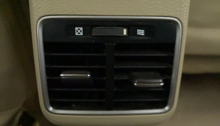 2016 Maruti Ciaz ZXI AT, Petrol, Automatic, 1,01,990 km, Rear AC Vents