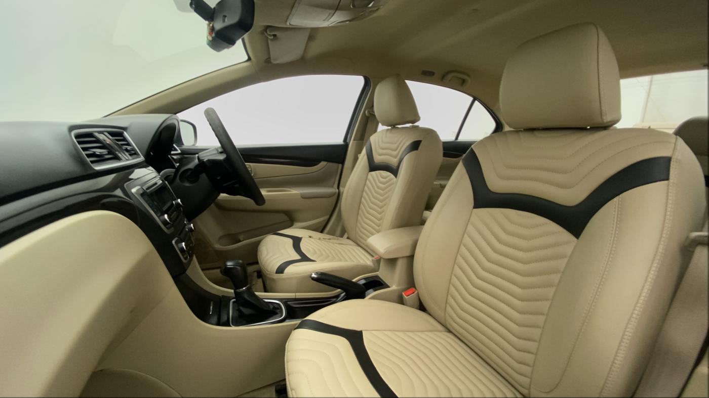 2016 Maruti Ciaz ZXI AT, Petrol, Automatic, 1,01,990 km, Right Side Front Door Cabin