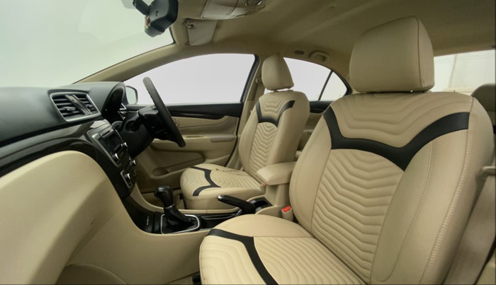 2016 Maruti Ciaz ZXI AT, Petrol, Automatic, 1,01,990 km, Right Side Front Door Cabin