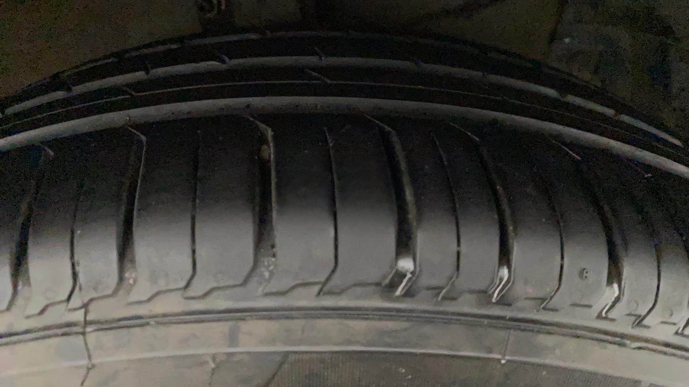 2016 Maruti Ciaz ZXI AT, Petrol, Automatic, 1,01,990 km, Left Rear Tyre Tread
