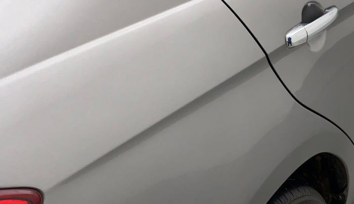 2016 Maruti Ciaz ZXI AT, Petrol, Automatic, 1,01,990 km, Right quarter panel - Minor scratches