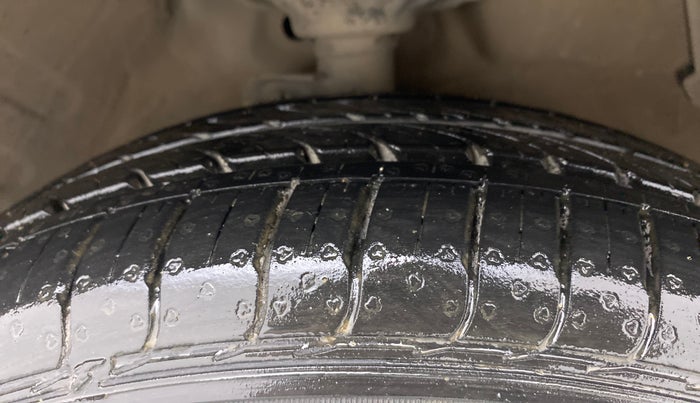 2016 Maruti Celerio VXI AMT, Petrol, Automatic, 61,074 km, Right Front Tyre Tread