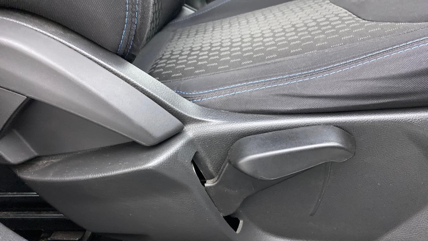 2020 Ford New Figo TITANIUM BLU 1.5 DIESEL, Diesel, Manual, 51,625 km, Driver Side Adjustment Panel