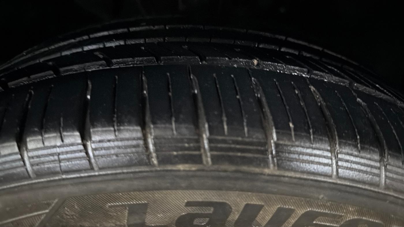 2022 Tata ALTROZ XM PLUS PETROL, CNG, Manual, 53,551 km, Right Front Tyre Tread