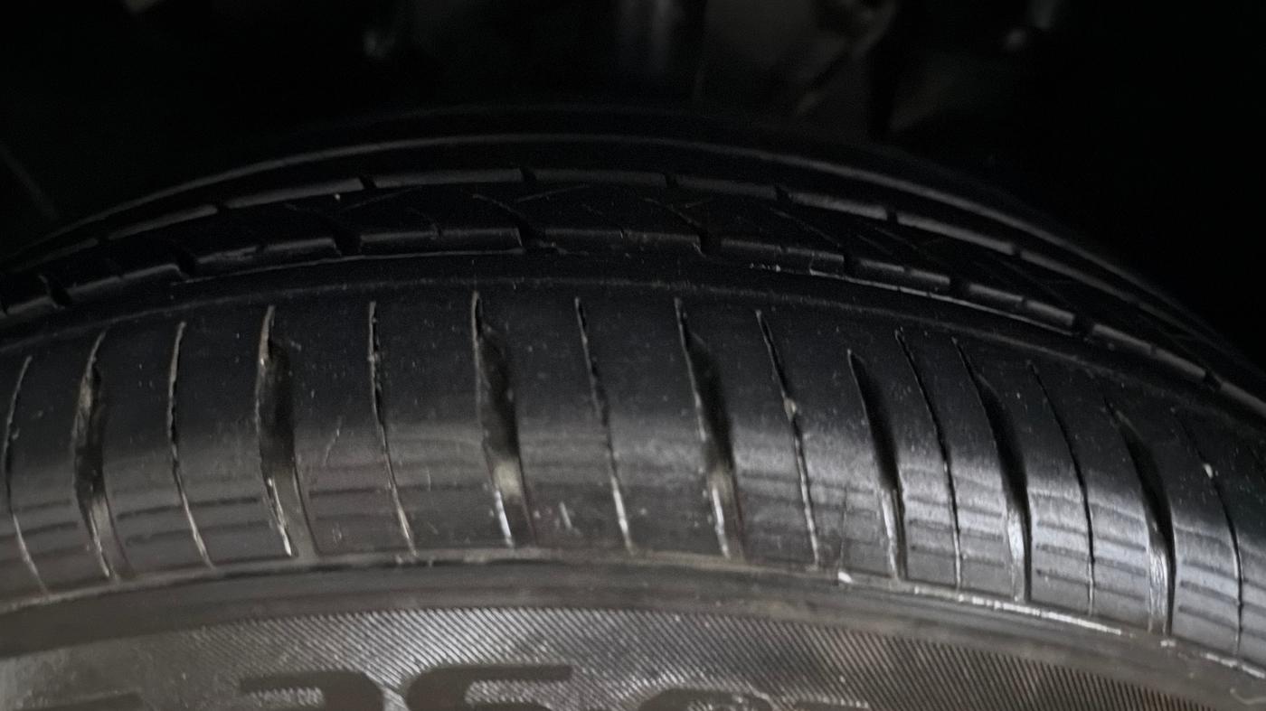 2022 Tata ALTROZ XM PLUS PETROL, CNG, Manual, 53,551 km, Left Front Tyre Tread