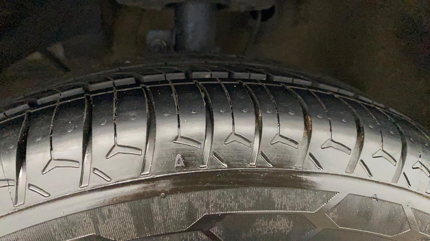 2020 Maruti Dzire ZXI, Petrol, Manual, 81,680 km, Left Front Tyre Tread