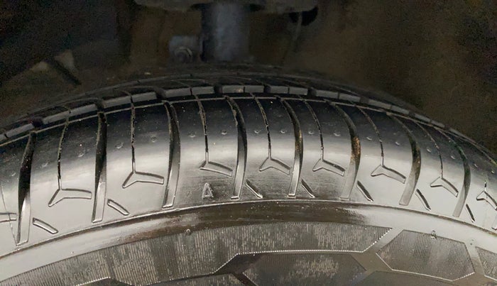 2020 Maruti Dzire ZXI, Petrol, Manual, 81,680 km, Left Front Tyre Tread