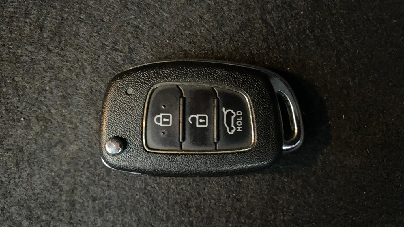 2016 Hyundai i20 Active 1.2 S, Petrol, Manual, 1,30,736 km, Key Close Up