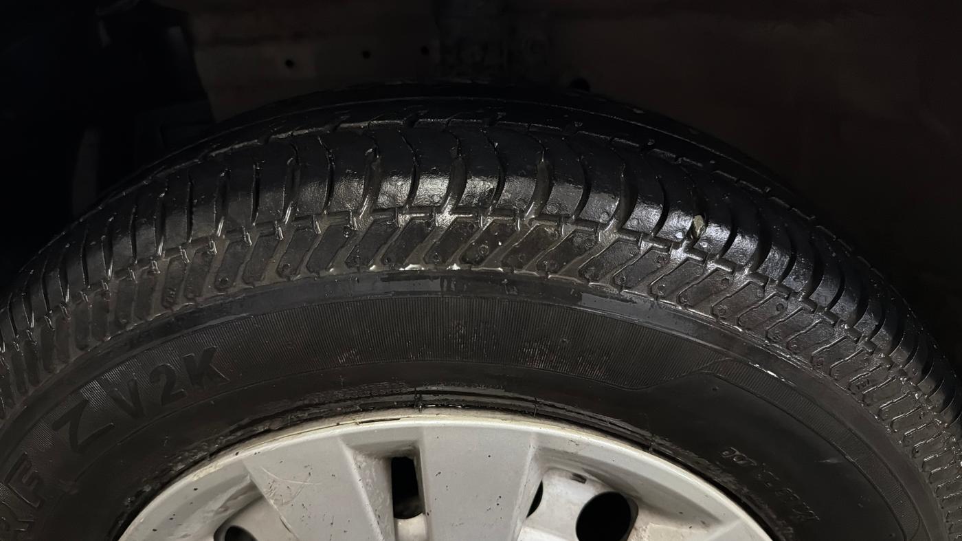 2017 Maruti Swift LXI (O), Petrol, Manual, 31,576 km, Left Front Tyre Tread