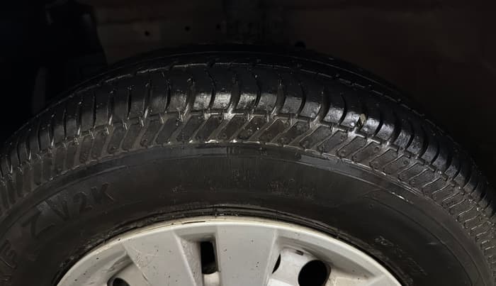 2017 Maruti Swift LXI (O), Petrol, Manual, 31,576 km, Left Front Tyre Tread