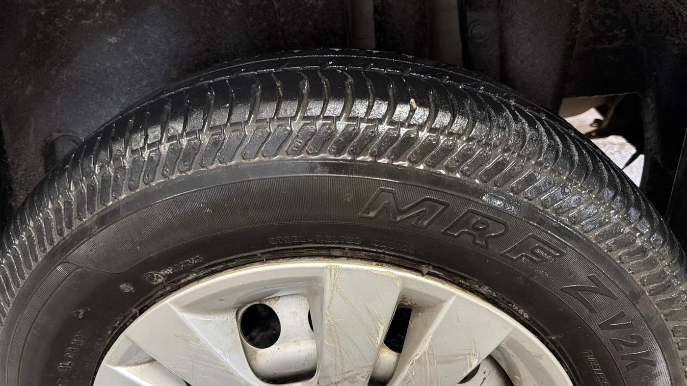 2017 Maruti Swift LXI (O), Petrol, Manual, 31,576 km, Left Rear Tyre Tread