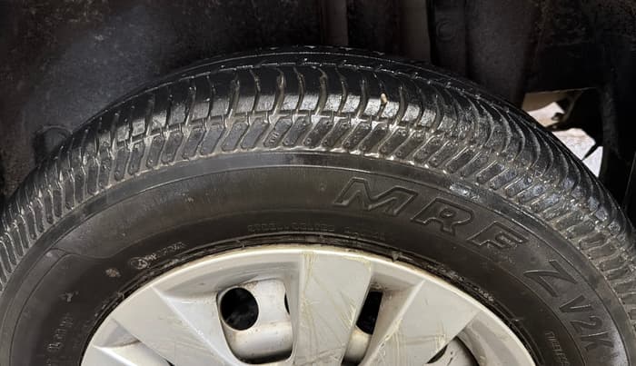2017 Maruti Swift LXI (O), Petrol, Manual, 31,576 km, Left Rear Tyre Tread