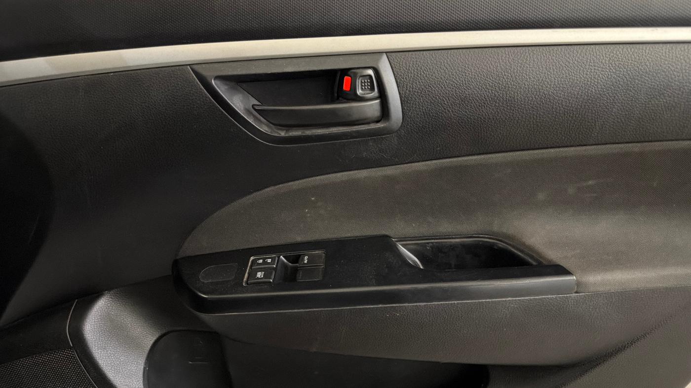 2017 Maruti Swift LXI (O), Petrol, Manual, 31,576 km, Driver Side Door Panels Control