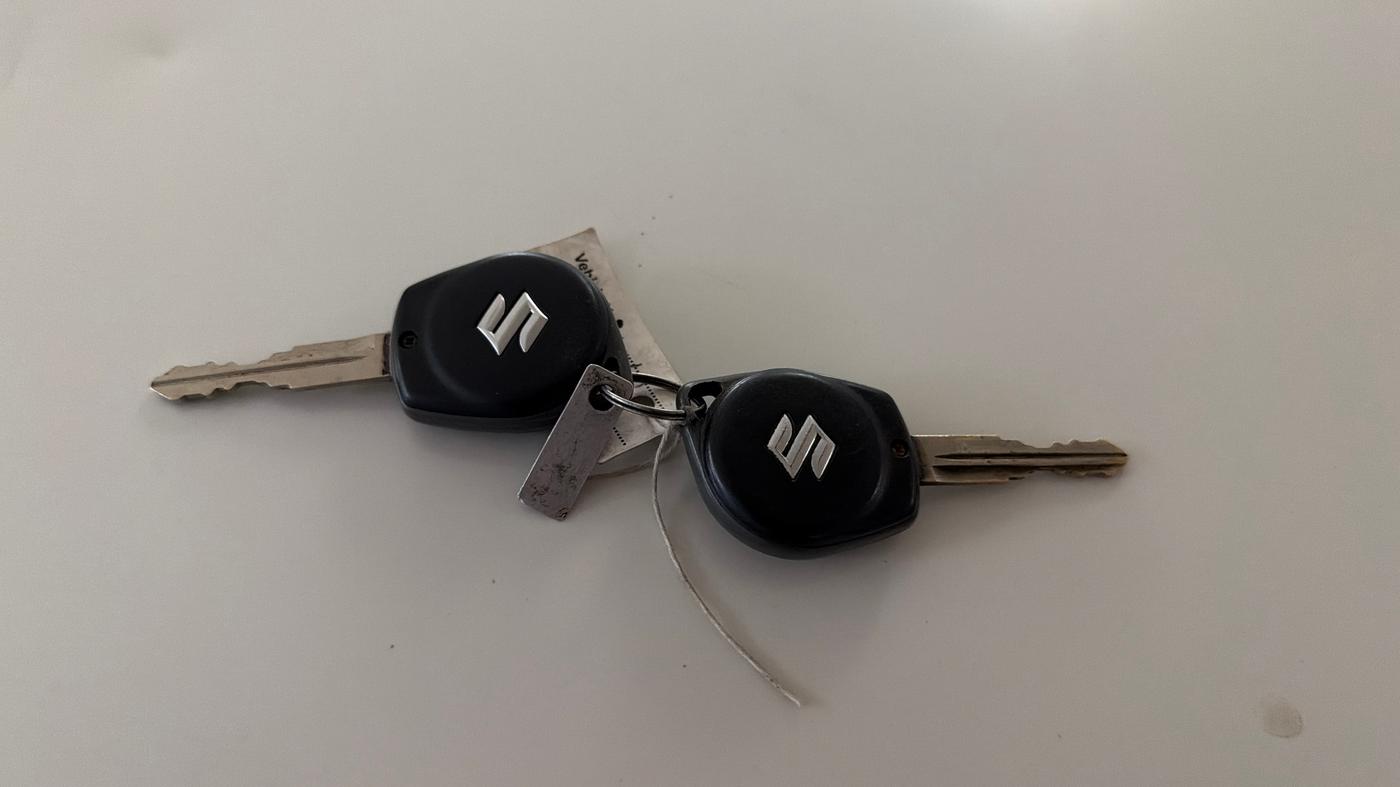 2017 Maruti Swift LXI (O), Petrol, Manual, 31,576 km, Key Close Up