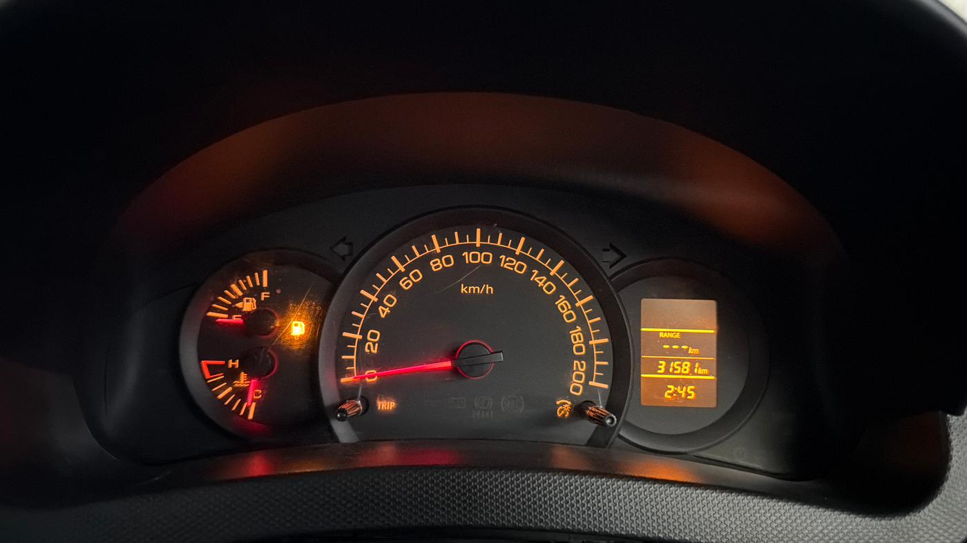 2017 Maruti Swift LXI (O), Petrol, Manual, 31,576 km, Odometer Image