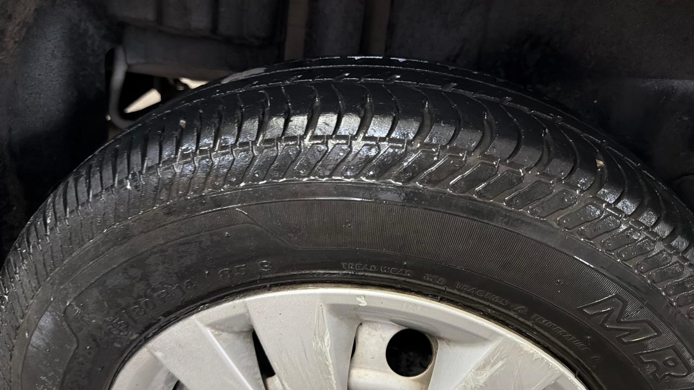 2017 Maruti Swift LXI (O), Petrol, Manual, 31,576 km, Right Rear Tyre Tread