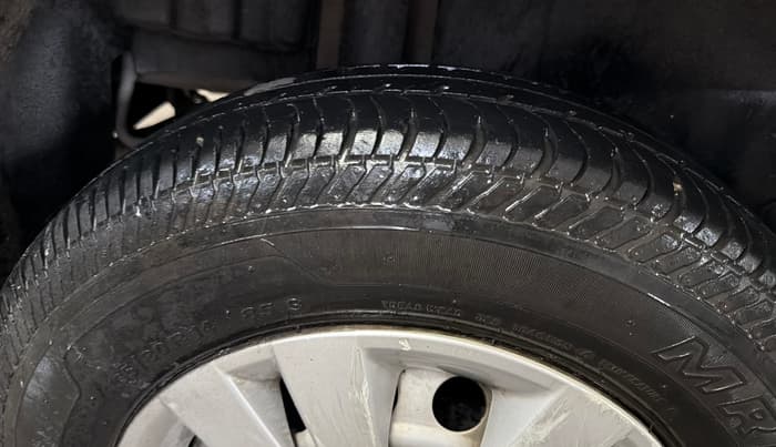 2017 Maruti Swift LXI (O), Petrol, Manual, 31,576 km, Right Rear Tyre Tread