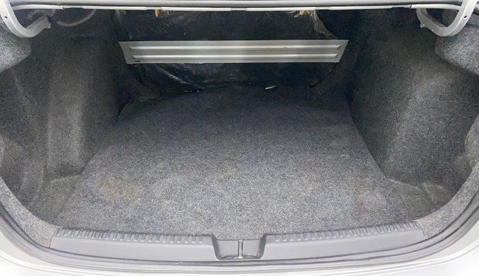 2017 Volkswagen Vento HIGHLINE PETROL AT, Petrol, Automatic, 89,137 km, Boot Inside