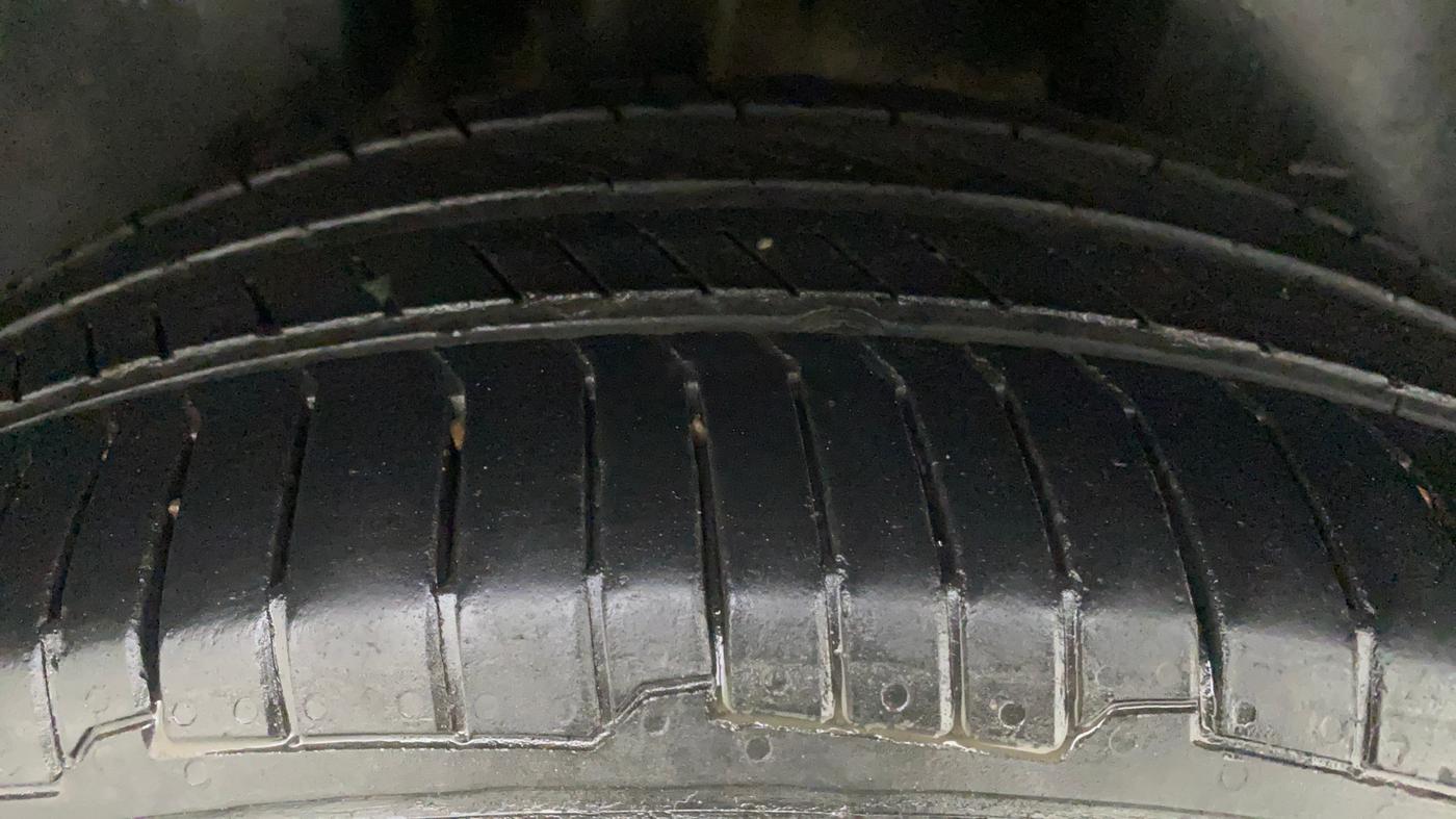 2017 Volkswagen Vento HIGHLINE PETROL AT, Petrol, Automatic, 89,137 km, Right Rear Tyre Tread