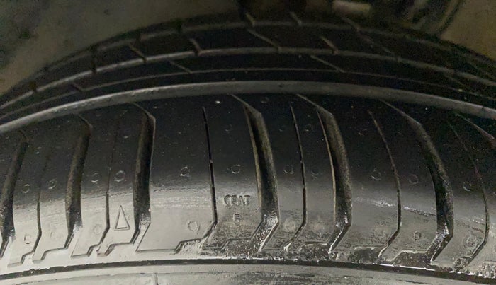 2017 Volkswagen Vento HIGHLINE PETROL AT, Petrol, Automatic, 89,137 km, Left Front Tyre Tread